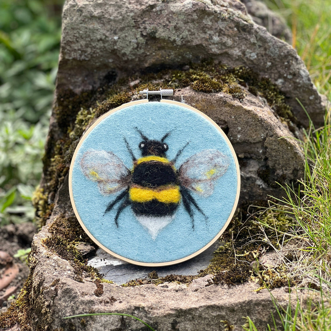 Bee in a Hoop Needle Felting Craft Kit-Needle Felting-The Crafty Kit Company-Acorns &amp; Twigs