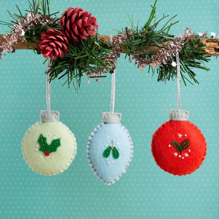 Christmas Baubles Felt Craft Kit-Felt Craft-Hawthorn Handmade-Acorns &amp; Twigs