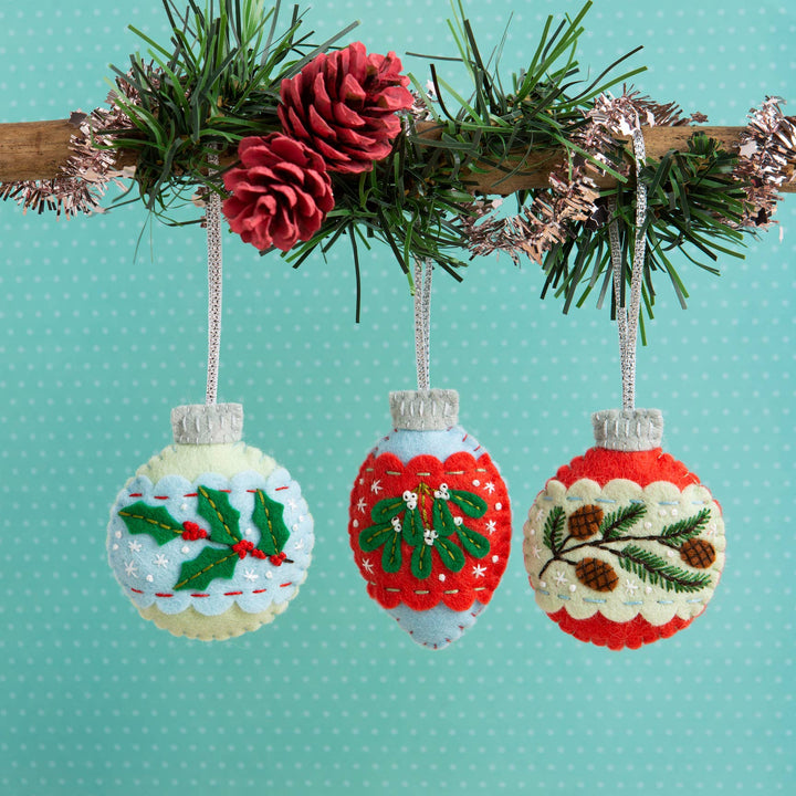 Christmas Baubles Felt Craft Kit-Felt Craft-Hawthorn Handmade-Acorns &amp; Twigs
