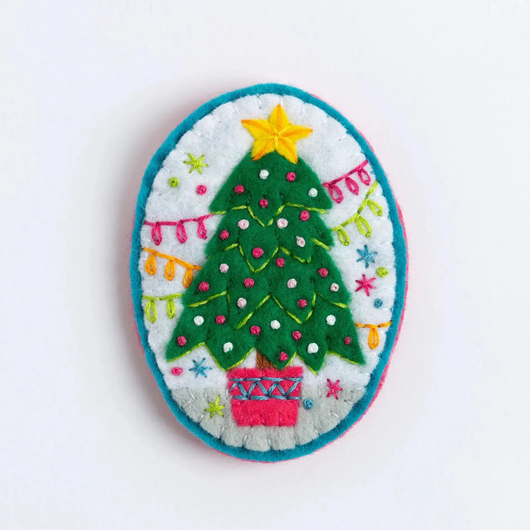 Merry Christmas Brooch Felt Craft Kit-Felt Craft-Hawthorn Handmade-Acorns &amp; Twigs