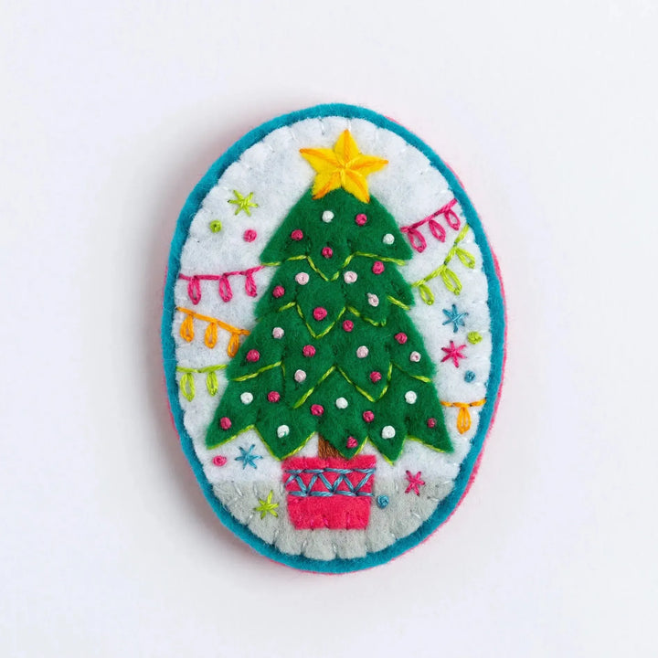 Merry Christmas Brooch Felt Craft Kit-Felt Craft-Hawthorn Handmade-Acorns &amp; Twigs