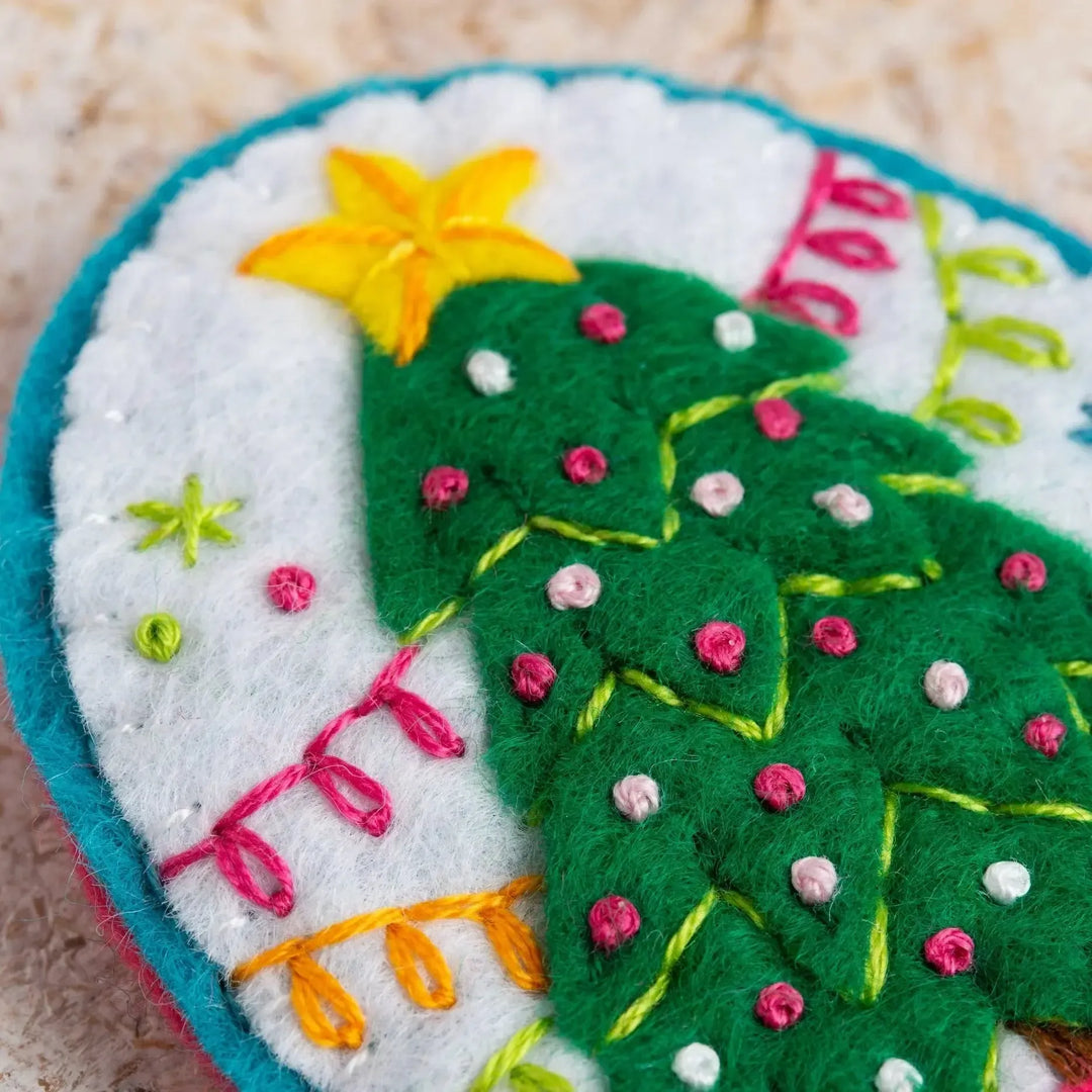 Merry Christmas Brooch Felt Craft Kit-Felt Craft-Hawthorn Handmade-Acorns &amp; Twigs