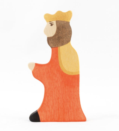 Wooden King and Queen figurines: Light-Baby Toy-PoppyBabyCo-Acorns &amp; Twigs