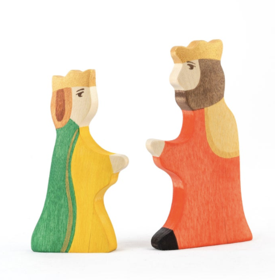 Wooden King and Queen figurines: Light-Baby Toy-PoppyBabyCo-Acorns & Twigs
