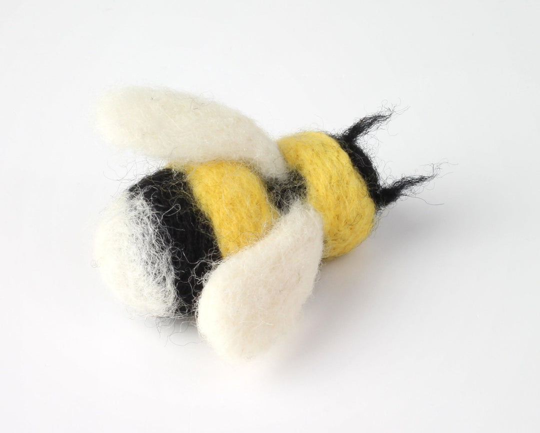 Bee Brooch Needle Felting Kit-Needle Felting-Hawthorn Handmade-Acorns &amp; Twigs