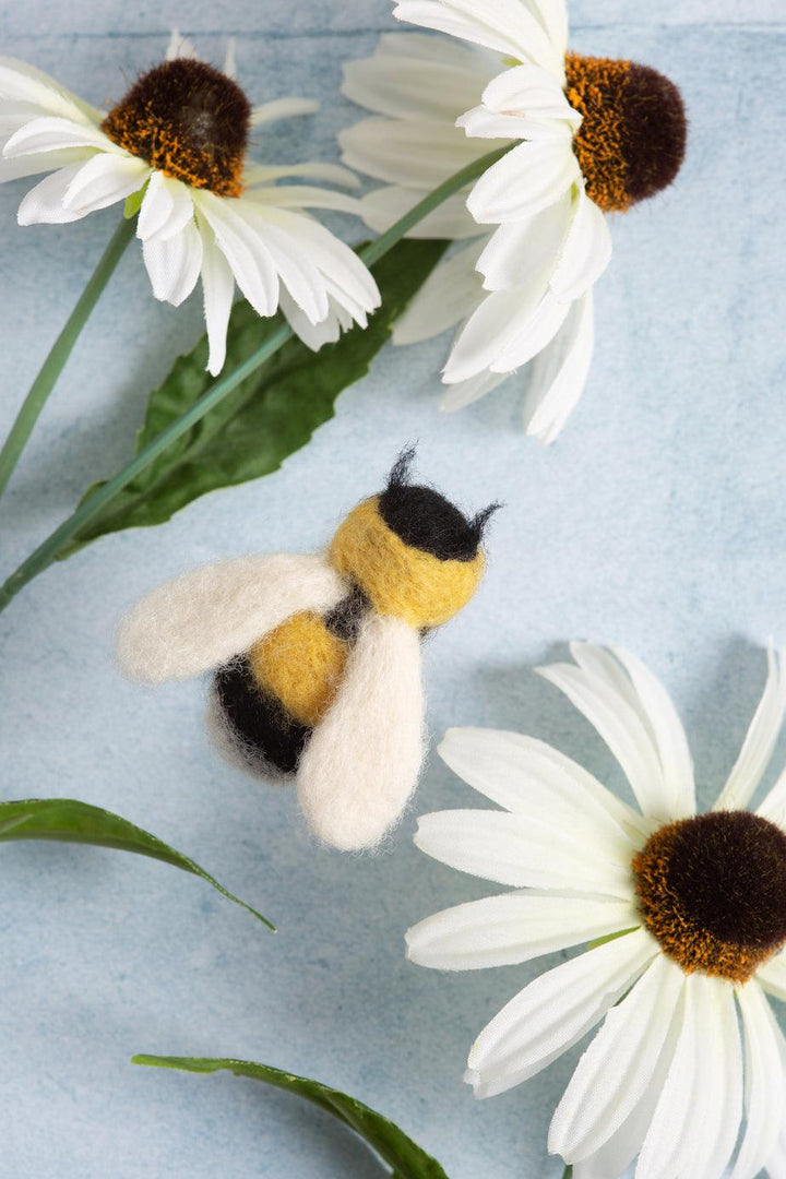 Bee Brooch Needle Felting Kit-Needle Felting-Hawthorn Handmade-Acorns &amp; Twigs