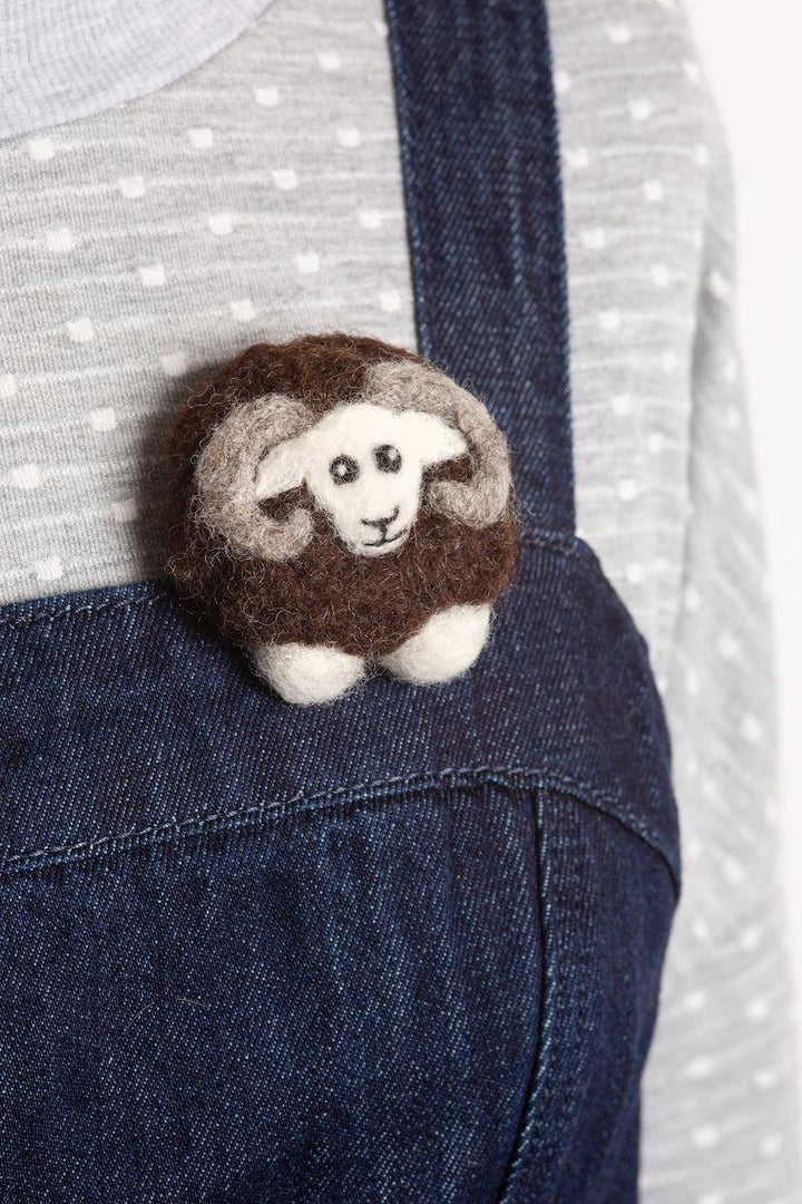 Black Sheep Brooch Needle Felting Kit-Needle Felting-Hawthorn Handmade-Acorns &amp; Twigs