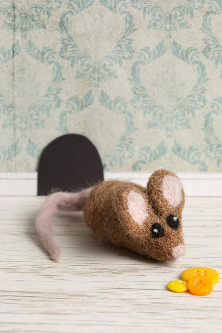 Brown Mouse Brooch Needle Felting Kit-Needle Felting-Hawthorn Handmade-Acorns &amp; Twigs
