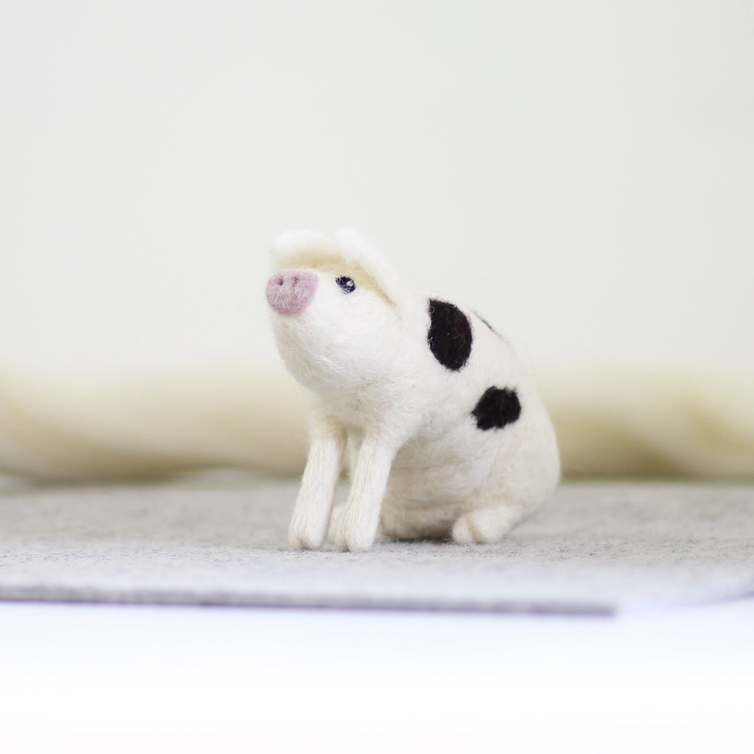 Gloucester Old Spot Pig Needle Felting Kit-Needle Felting-Hawthorn Handmade-Acorns &amp; Twigs