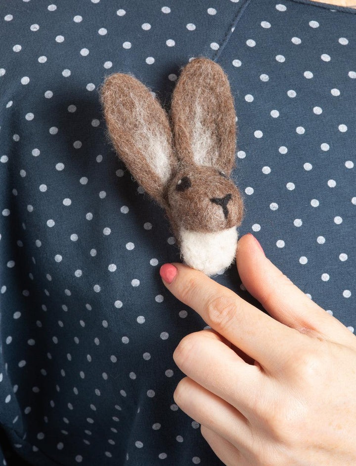 Hare Brooch Felting Kit-Needle Felting-Hawthorn Handmade-Acorns &amp; Twigs