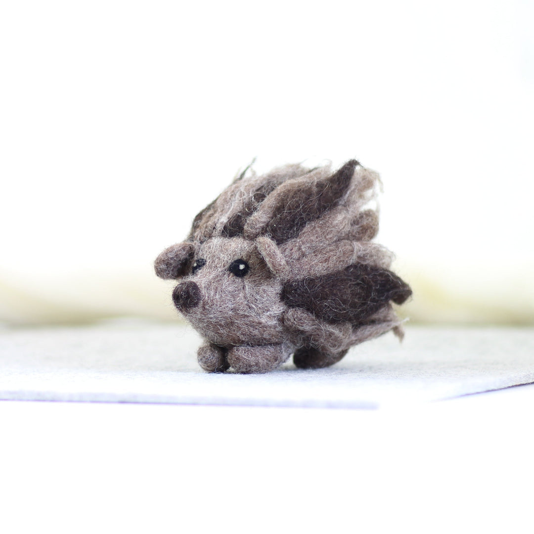Hedgehog Needle Felting Kit-Needle Felting-Hawthorn Handmade-Acorns &amp; Twigs