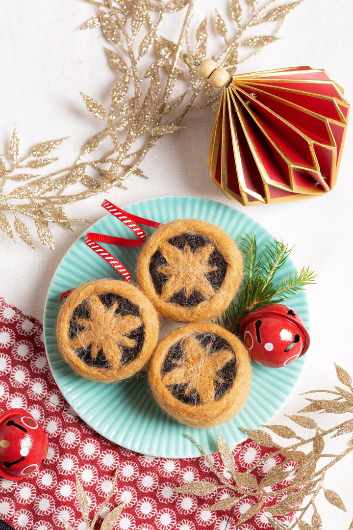 Mince Pies Mini Needle Felting Kit-Needle Felting-Hawthorn Handmade-Acorns &amp; Twigs