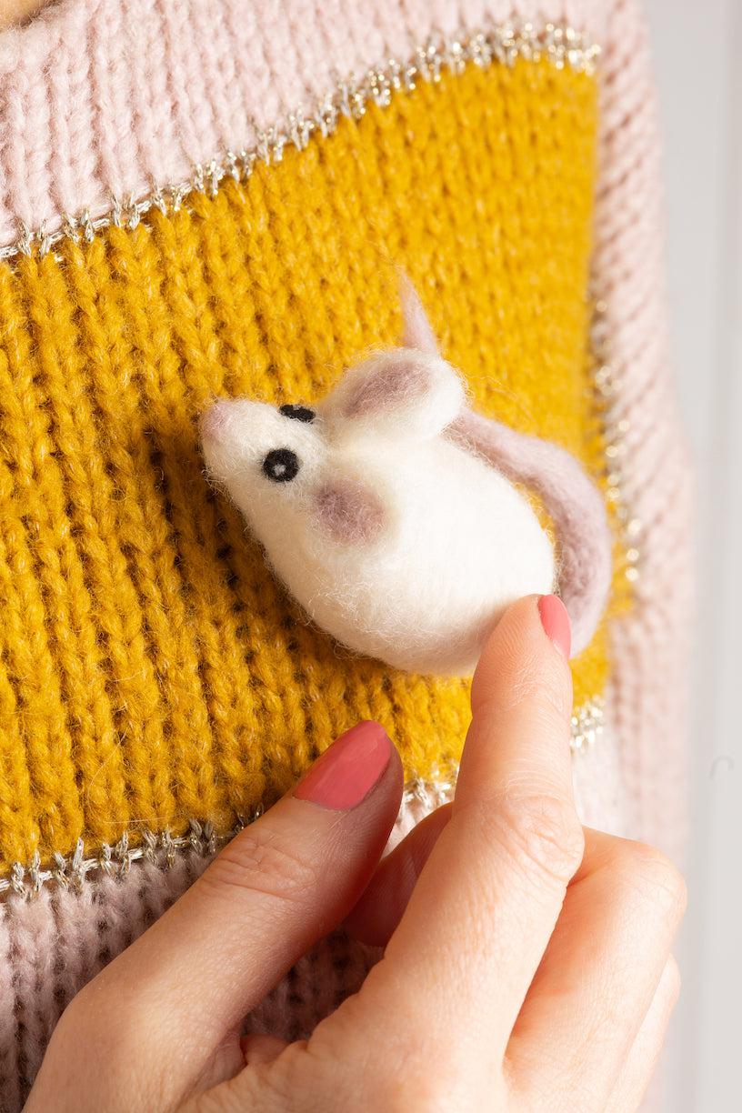 White Mouse Brooch Felting Kit-Needle Felting-Hawthorn Handmade-Acorns &amp; Twigs